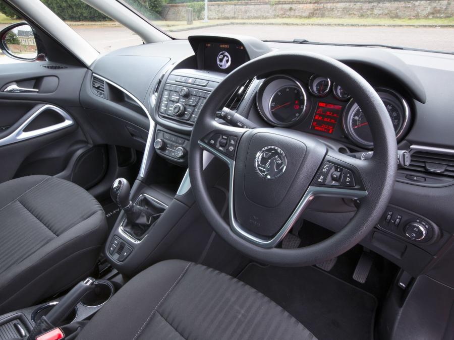  Vauxhall Zafira Tourer ecoFLEX 2011 года  (фото 4 из 16)